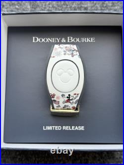 2021 Disney Parks Mickey Minnie Americana Magic Band Dooney & Bourke Unlinked 2021 Disney Parks Mickey Minnie Americana Magic Band Dooney & Bourke Unlinked