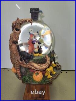 DISNEY Halloween Snow Globe Mickey & Friends Trick or Treat. Plays Ghost Laughter