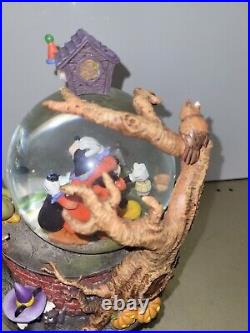 DISNEY Halloween Snow Globe Mickey & Friends Trick or Treat. Plays Ghost Laughter