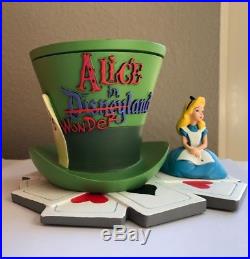 Disney DLR Alice in Wonderland Mad Hatter Figurine and Queen of Heart Pin LE 250