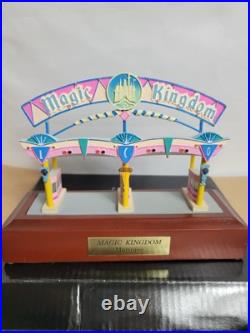 Disney MAGIC KINGDOM MARQUEE First Edition OLSZEWSKI 2011 Lights Up DISNEY WORLD