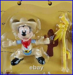 Disney Theme Park Exclusive Frontierland Mickey & Donald Action Figure Set 40201