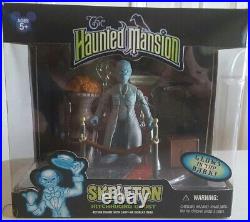 Disney Theme Park Haunted Mansion Hitchhiking Skeleton Action Figure Playset