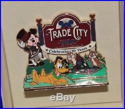 Disney WDW Pin Trade City USA Celebration 2010 Super Jumbo Diorama Mickey LE 100