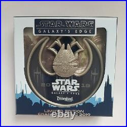 STAR WARS Galaxy's Edge Disneyland Limited Edition Grand Opening Media Pin 2019