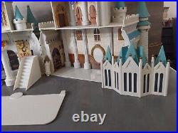 Vintage Walt Disney World Cinderella Castle Playset Retired w Play People
