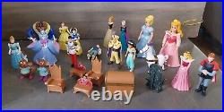 Vintage Walt Disney World Cinderella Castle Playset Retired w Play People