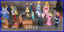 Vintage Walt Disney World Cinderella Castle Playset Retired w Play People